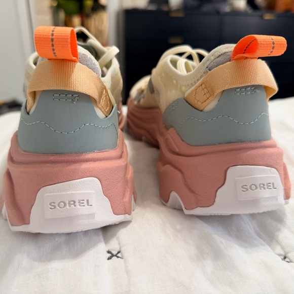 SOREL® Women's Kinetic Breakthru Tech Lace Sneakers in Chalk/Eraser Pink Sz 8.5 - Picture 9 of 10
